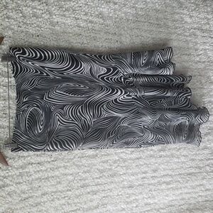 Della Spiga weekend waterfall black and white spiral graphic skirt cottagecore m